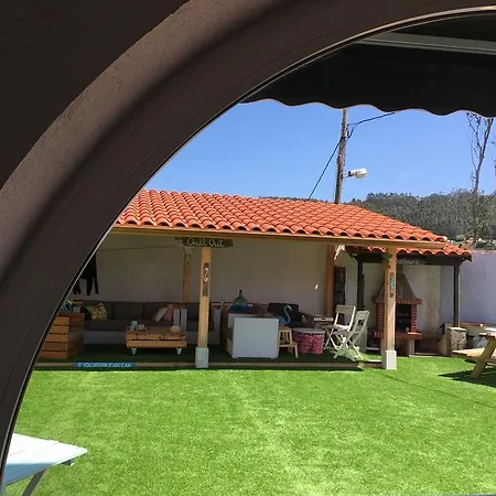 Cocos Surfhouse Hostal *