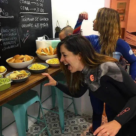 Cocos Surfhouse * La Arena