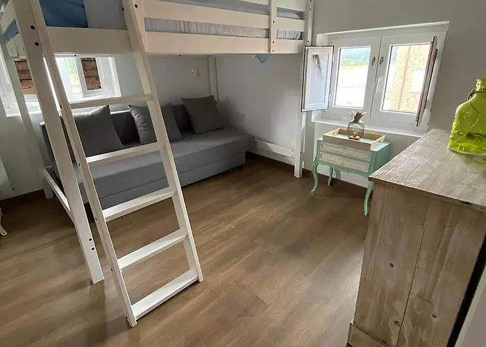 Cocos Surfhouse Hostal