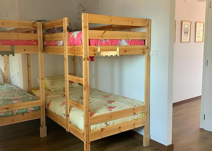 Cocos Surfhouse Hostal *