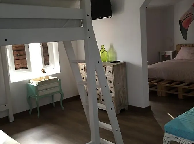 Cocos Surfhouse * La Arena