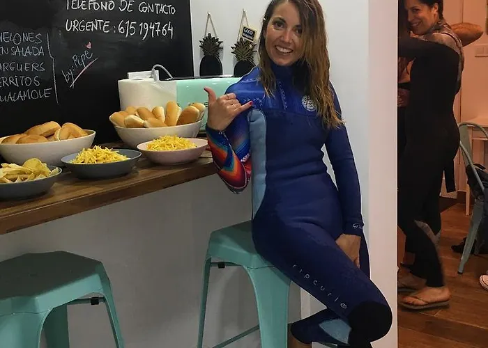 Cocos Surfhouse Hostal