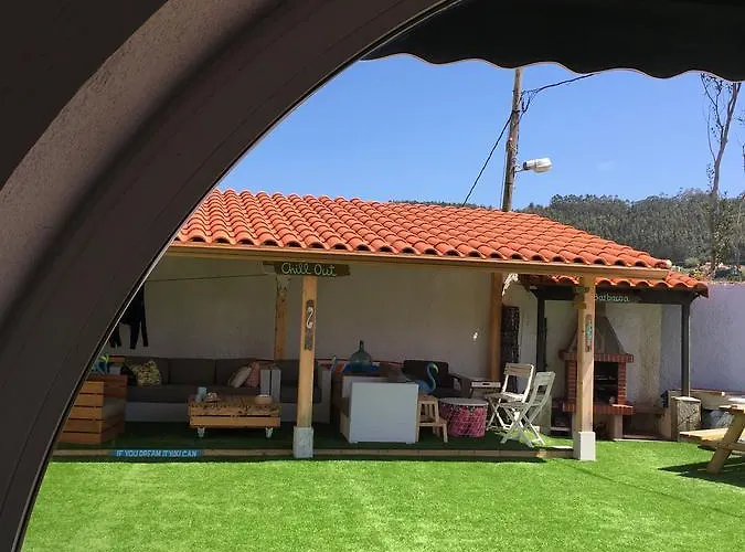 Cocos Surfhouse Hostal *