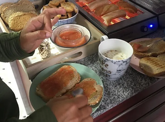 Cocos Surfhouse Hostal La Arena