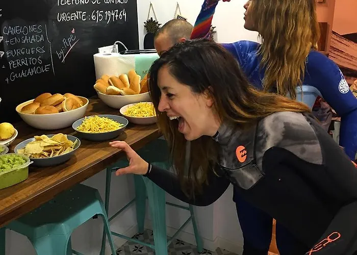 Cocos Surfhouse * La Arena