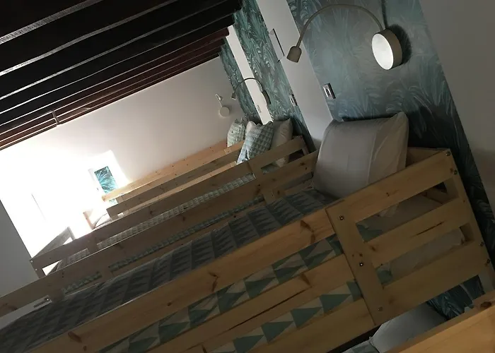 Cocos Surfhouse Hostal *