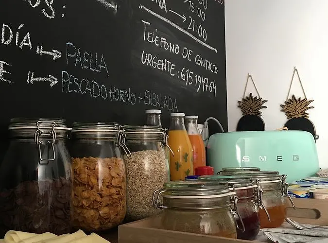 Cocos Surfhouse Hostal