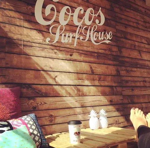 Cocos Surfhouse Hostal