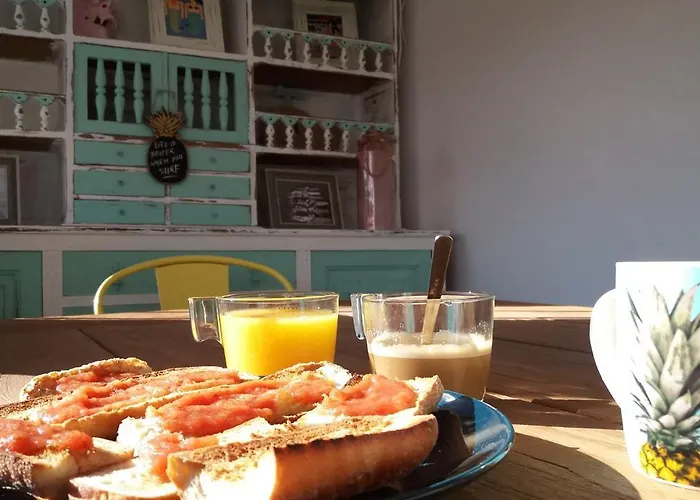 Cocos Surfhouse Hostal La Arena