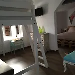 Cocos Surfhouse * La Arena
