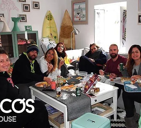 Cocos Surfhouse *