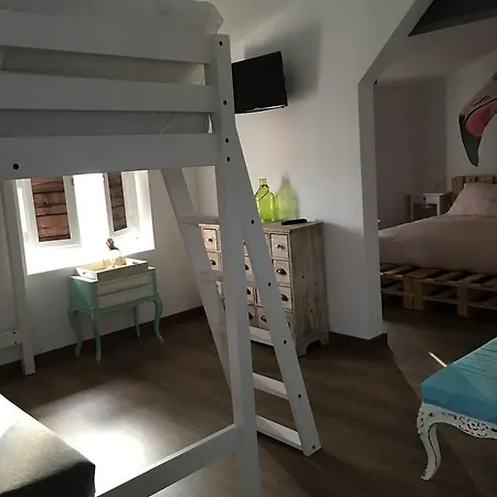 Cocos Surfhouse * San Juan De La Arena