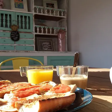 Cocos Surfhouse Хостел San Juan De La Arena